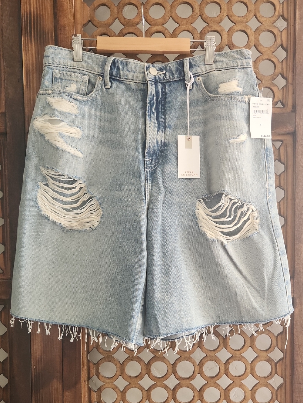 Good American - Good Extreme Barrel Shorts *NWT* 8/29